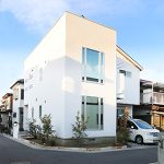 自然素材で創った6LDKのモダンな2世帯注文住宅