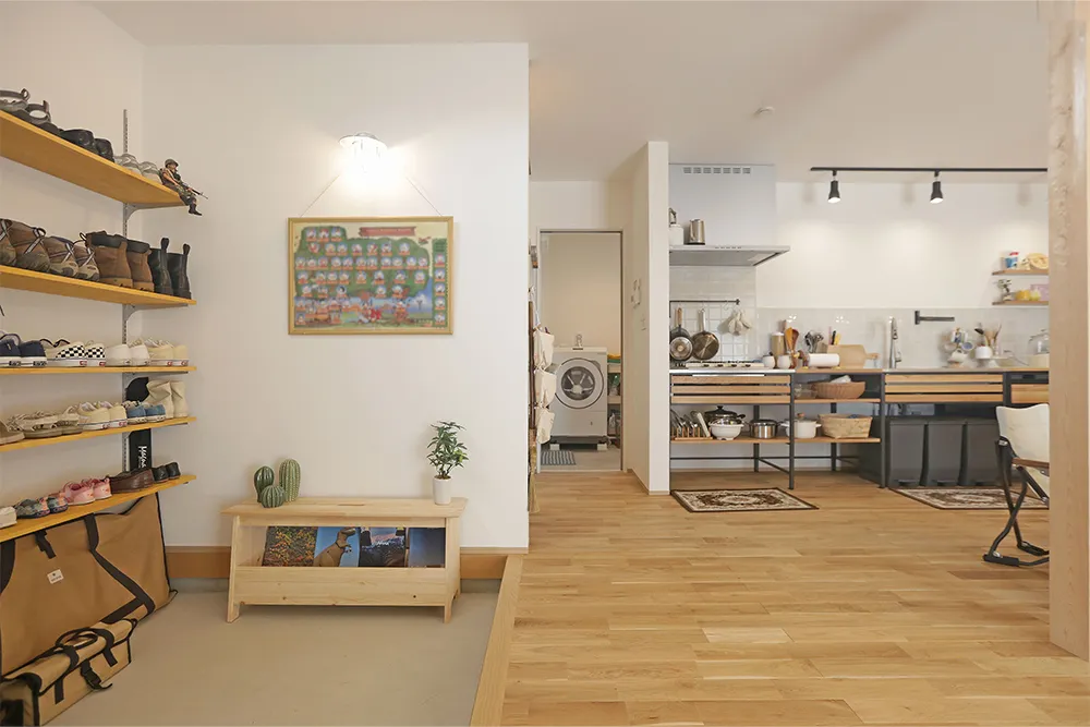 ひとつながりの大空間LDKでくつろぐ無垢の家