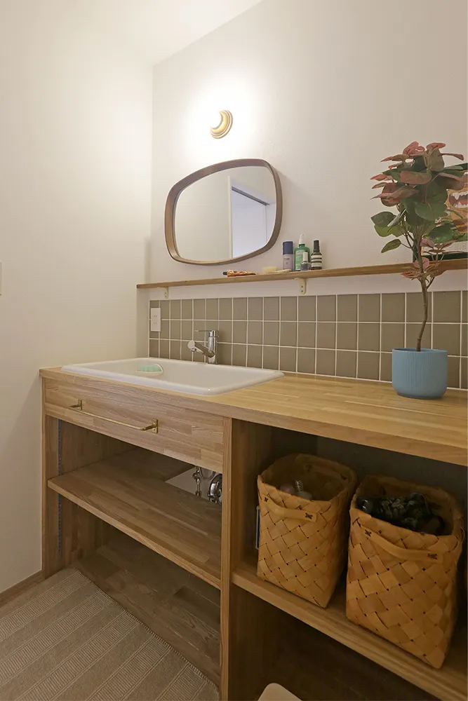 ひとつながりの大空間LDKでくつろぐ無垢の家