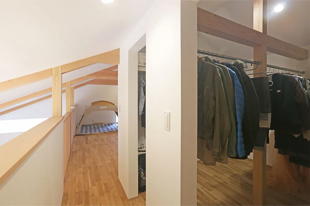 ひとつながりの大空間LDKでくつろぐ無垢の家