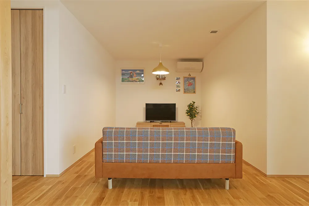 ひとつながりの大空間LDKでくつろぐ無垢の家